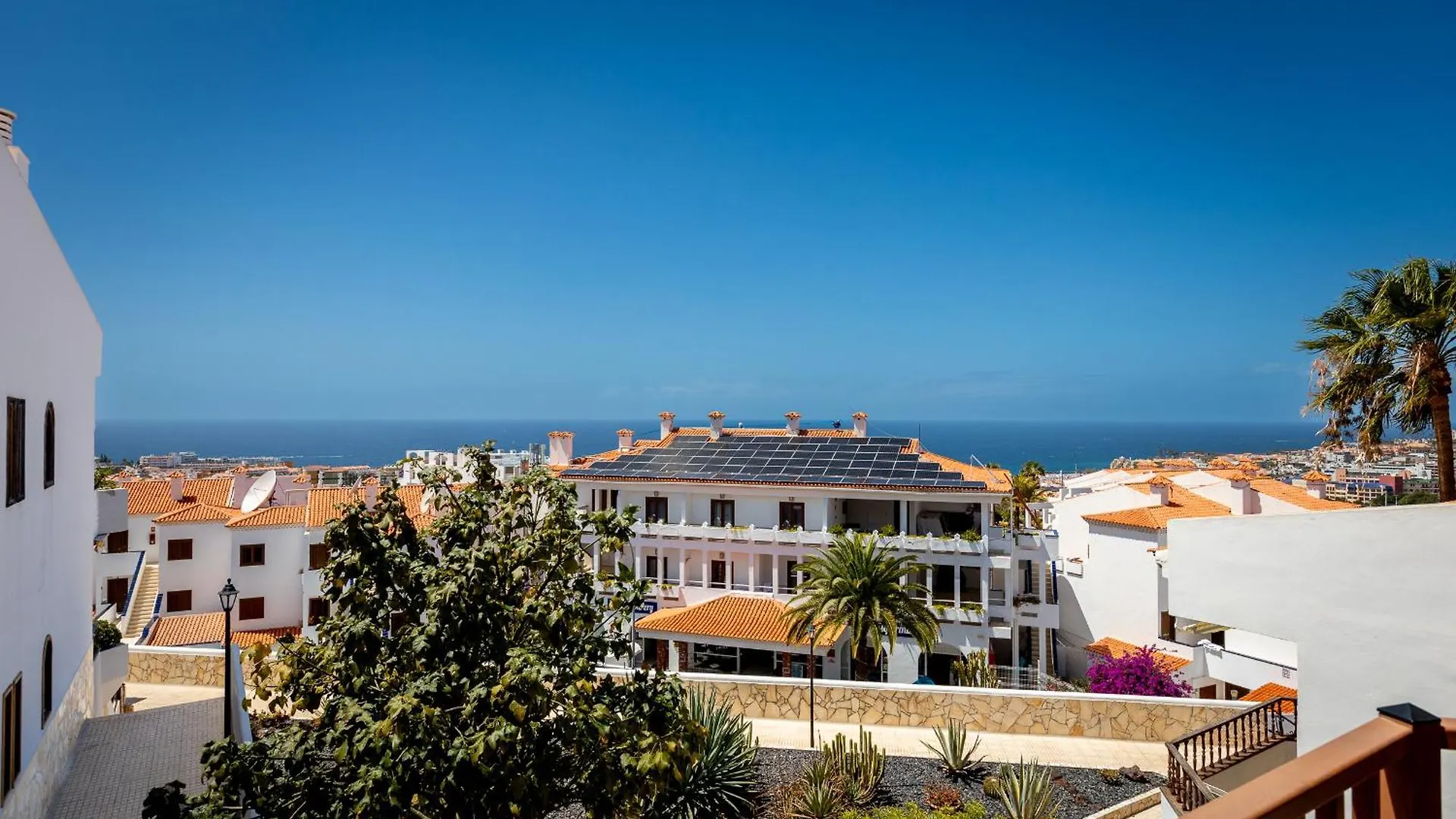 Las Bouganvillas Ocean View 아데제 아파트